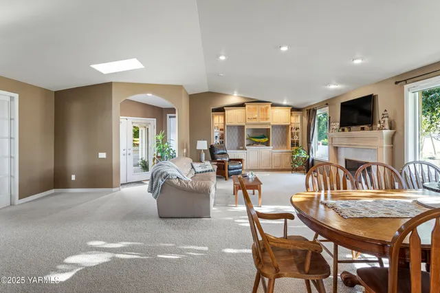 $680,000 | 2000 Konnowac Pass Road, Moxee, WA 98936