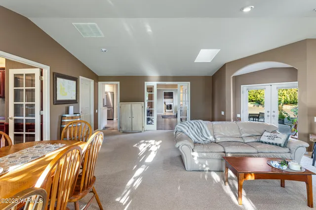 $680,000 | 2000 Konnowac Pass Road, Moxee, WA 98936