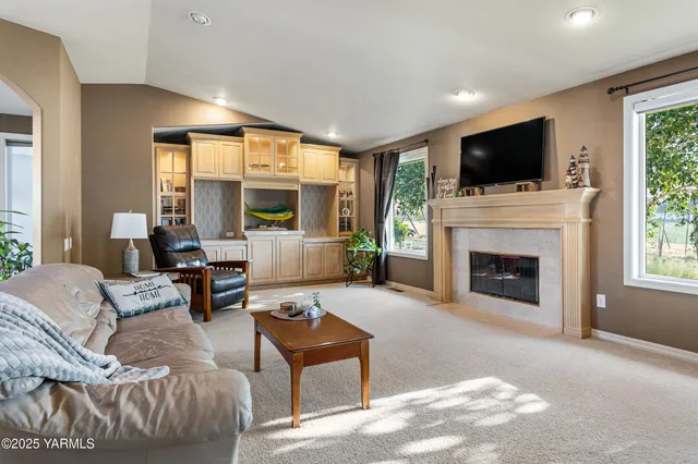 $680,000 | 2000 Konnowac Pass Road, Moxee, WA 98936