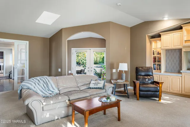 $680,000 | 2000 Konnowac Pass Road, Moxee, WA 98936