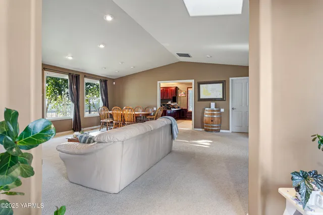 $680,000 | 2000 Konnowac Pass Road, Moxee, WA 98936