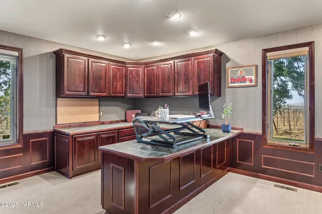 $680,000 | 2000 Konnowac Pass Road, Moxee, WA 98936