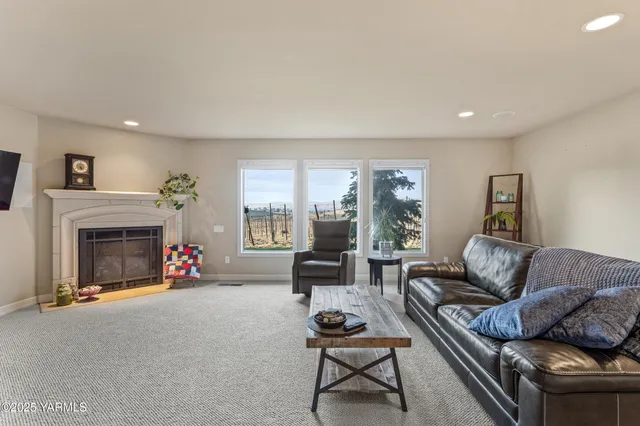 $680,000 | 2000 Konnowac Pass Road, Moxee, WA 98936