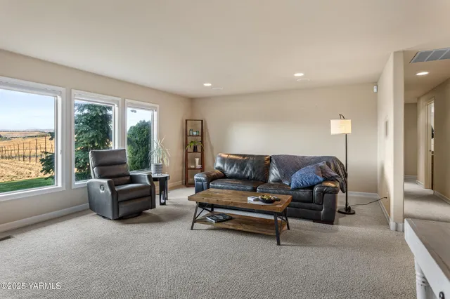 $680,000 | 2000 Konnowac Pass Road, Moxee, WA 98936