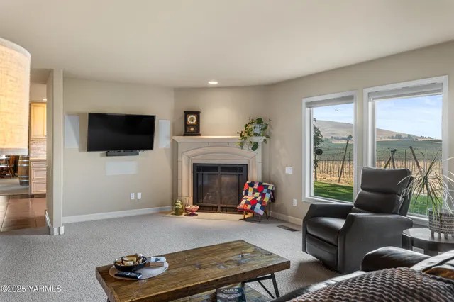 $680,000 | 2000 Konnowac Pass Road, Moxee, WA 98936