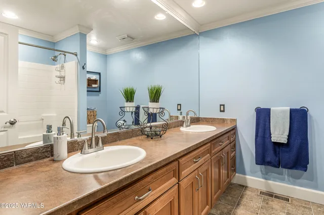 $680,000 | 2000 Konnowac Pass Road, Moxee, WA 98936