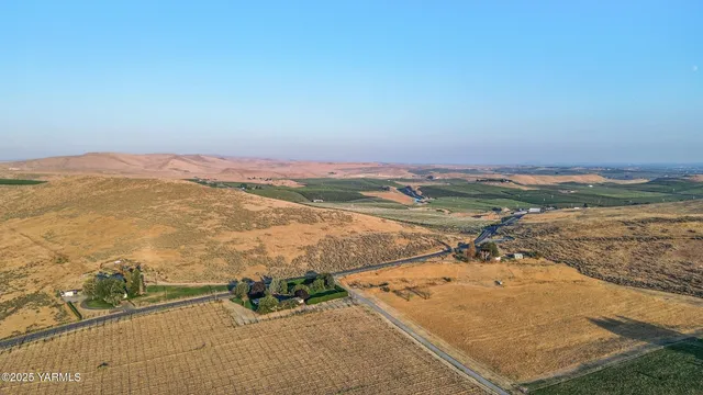 $680,000 | 2000 Konnowac Pass Road, Moxee, WA 98936