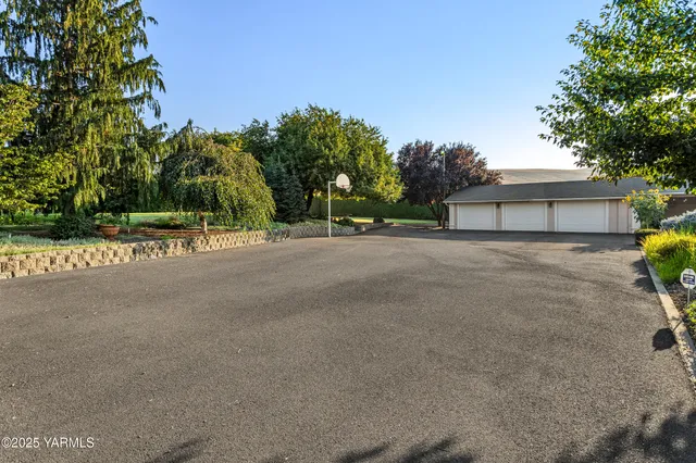 $680,000 | 2000 Konnowac Pass Road, Moxee, WA 98936