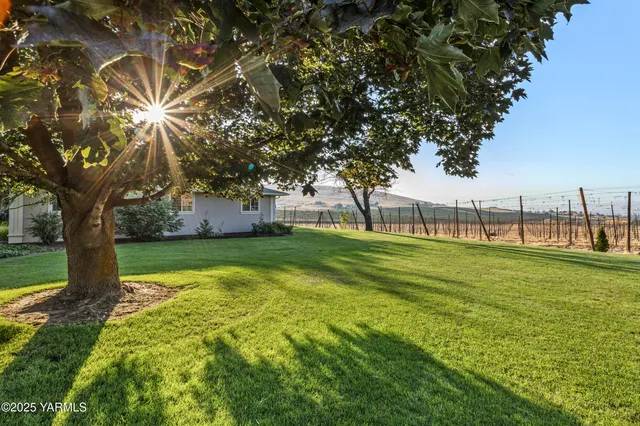 $680,000 | 2000 Konnowac Pass Road, Moxee, WA 98936