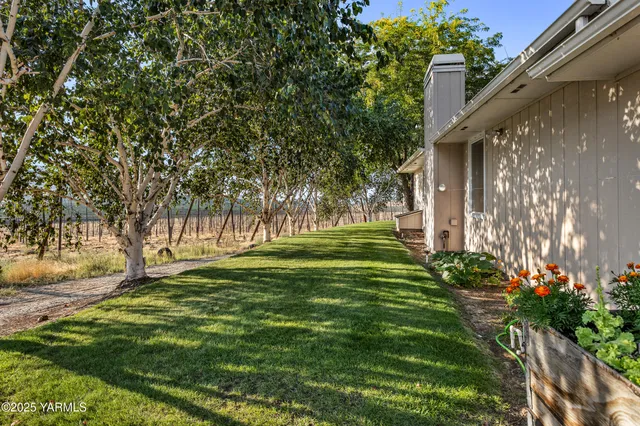 $680,000 | 2000 Konnowac Pass Road, Moxee, WA 98936