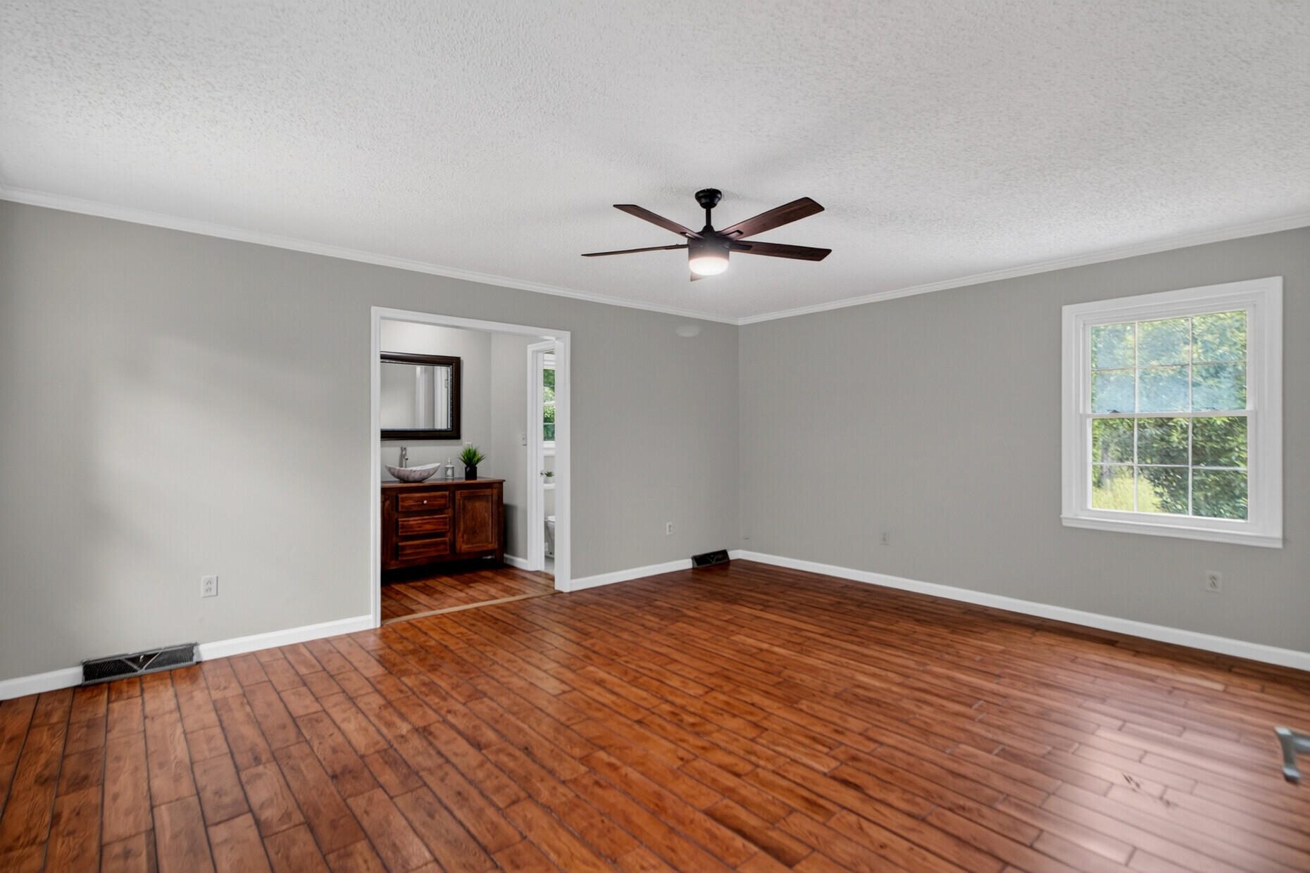 1824 Highway 61 Ridgeville, SC 29472 - Photo 16 of 35 16. Oversized Primary bedroom
