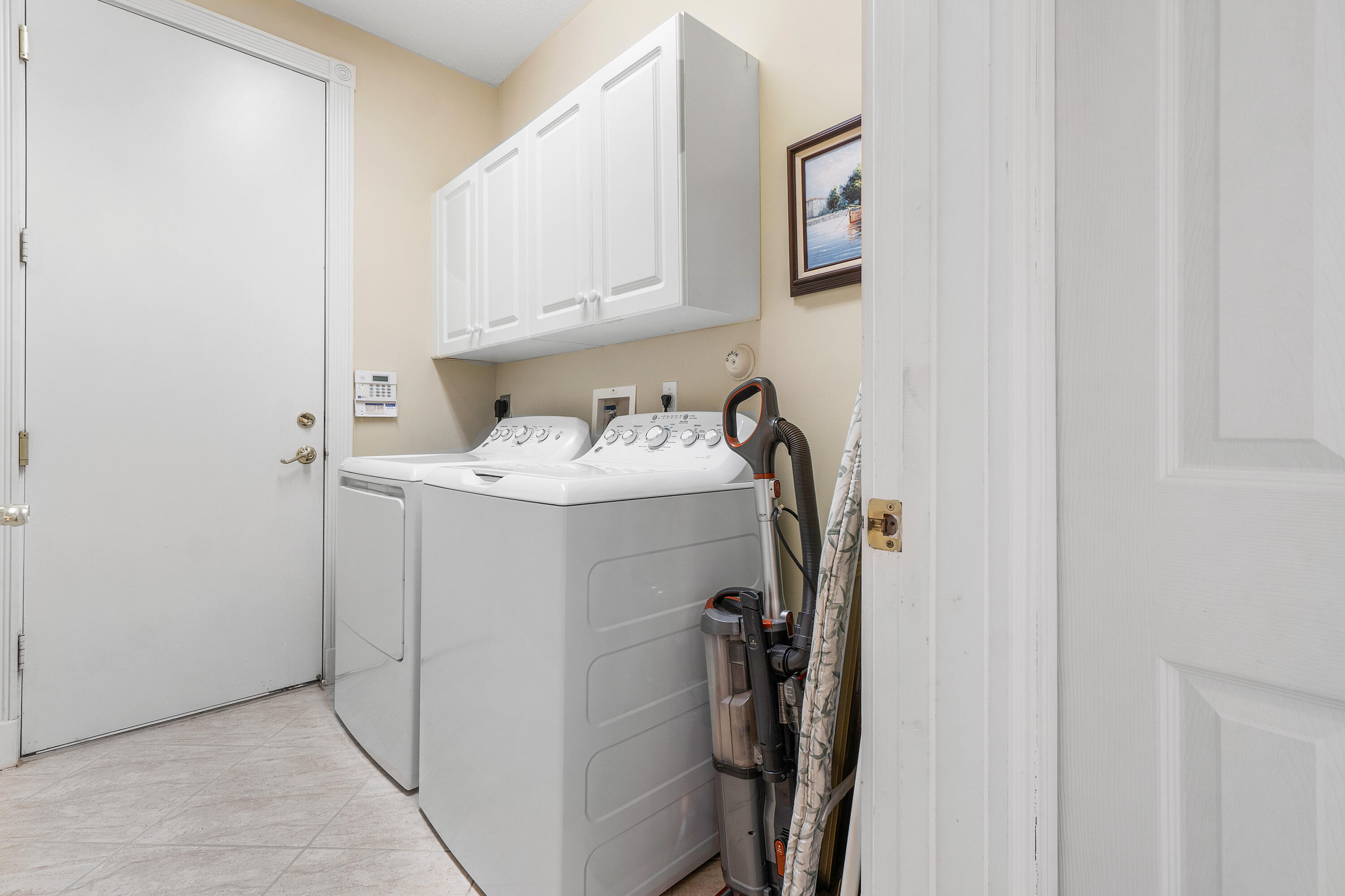 6813 Garde Road Boynton Beach, FL 33472 - Photo 28 of 38 Laundry Room