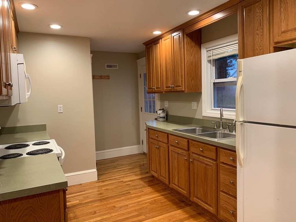28 Huntington Road Milton, MA 02186 - Photo 11 of 22 Gallery Image 11