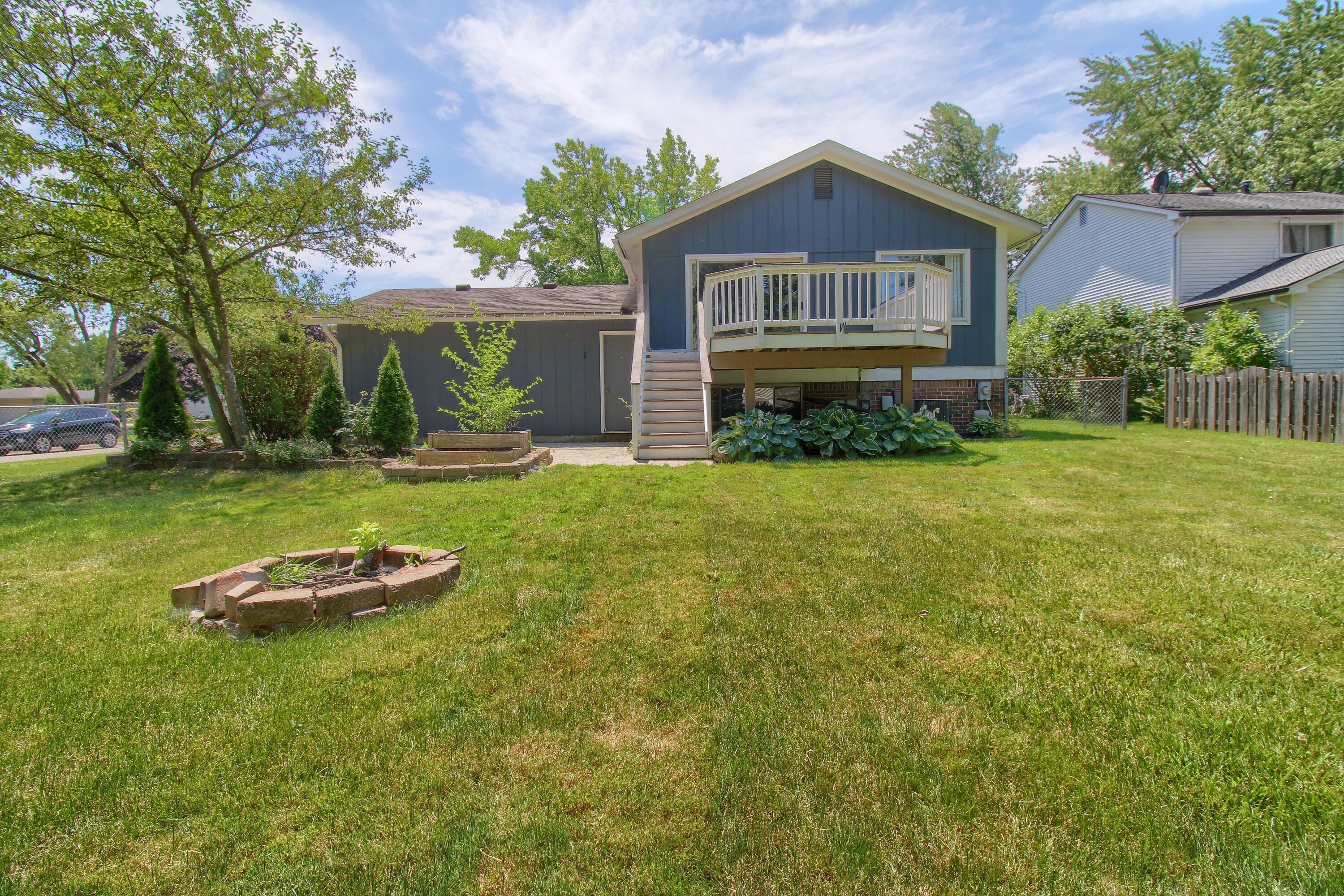 42608 Hanford Road Canton, MI 48187 - Photo 31 of 32 29-Rear