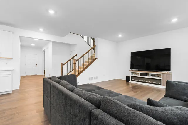 $3,900 | 1014 Dr John Burkey Drive, Algonquin, IL 60102