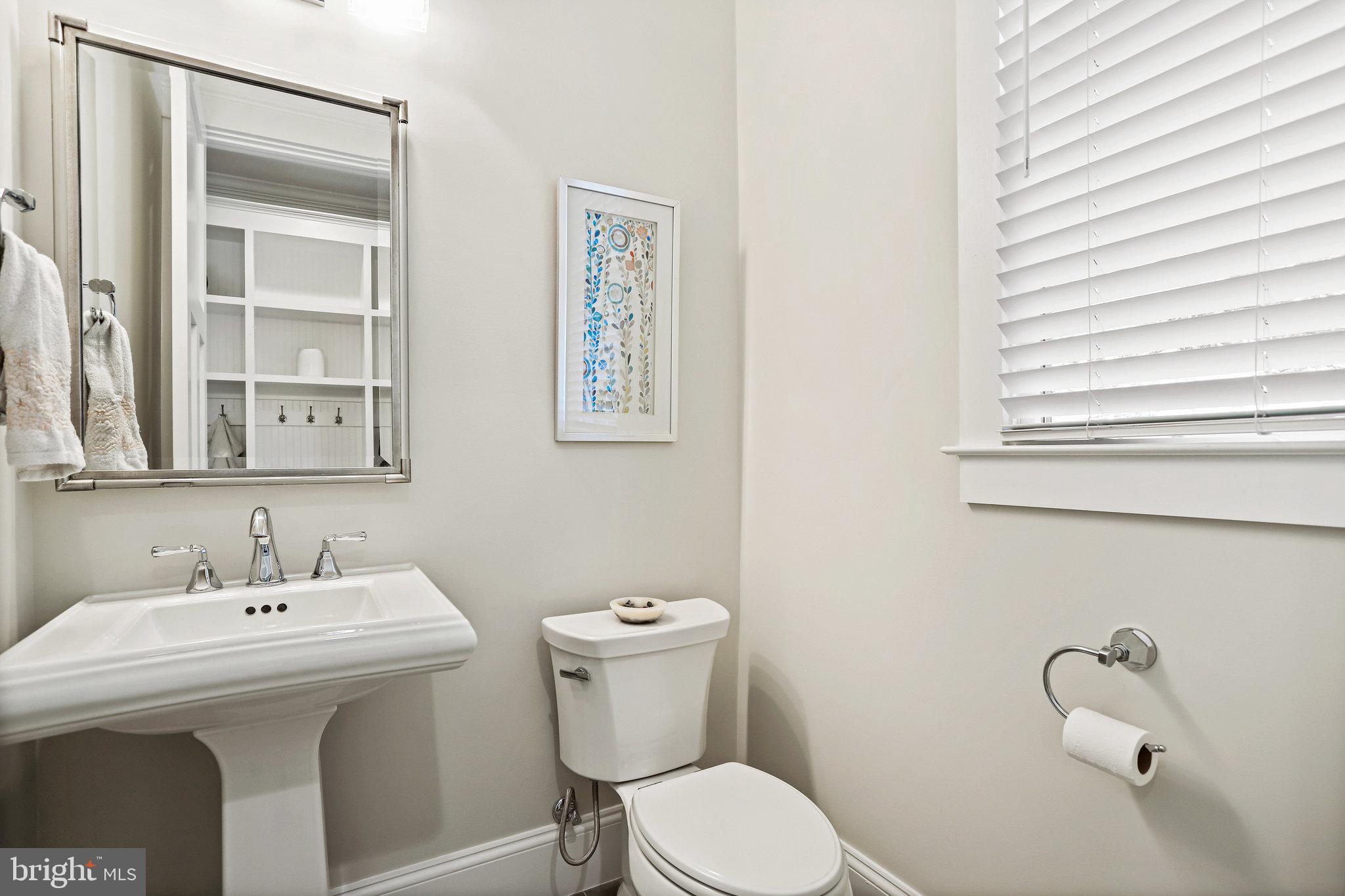 5901 Upton Street McLean, VA 22101 - Photo 21 of 64 Powder Room #2