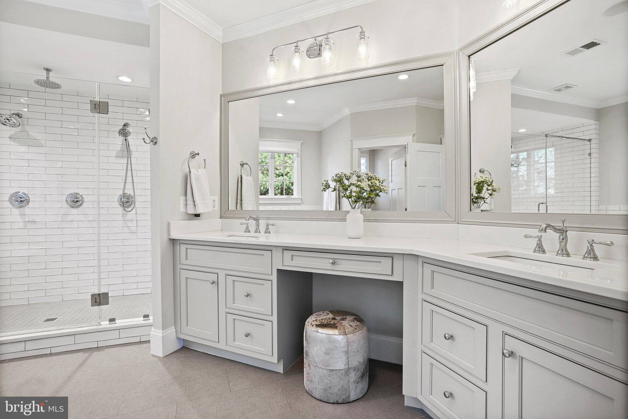 5901 Upton Street McLean, VA 22101 - Photo 26 of 64 Primary Bathroom