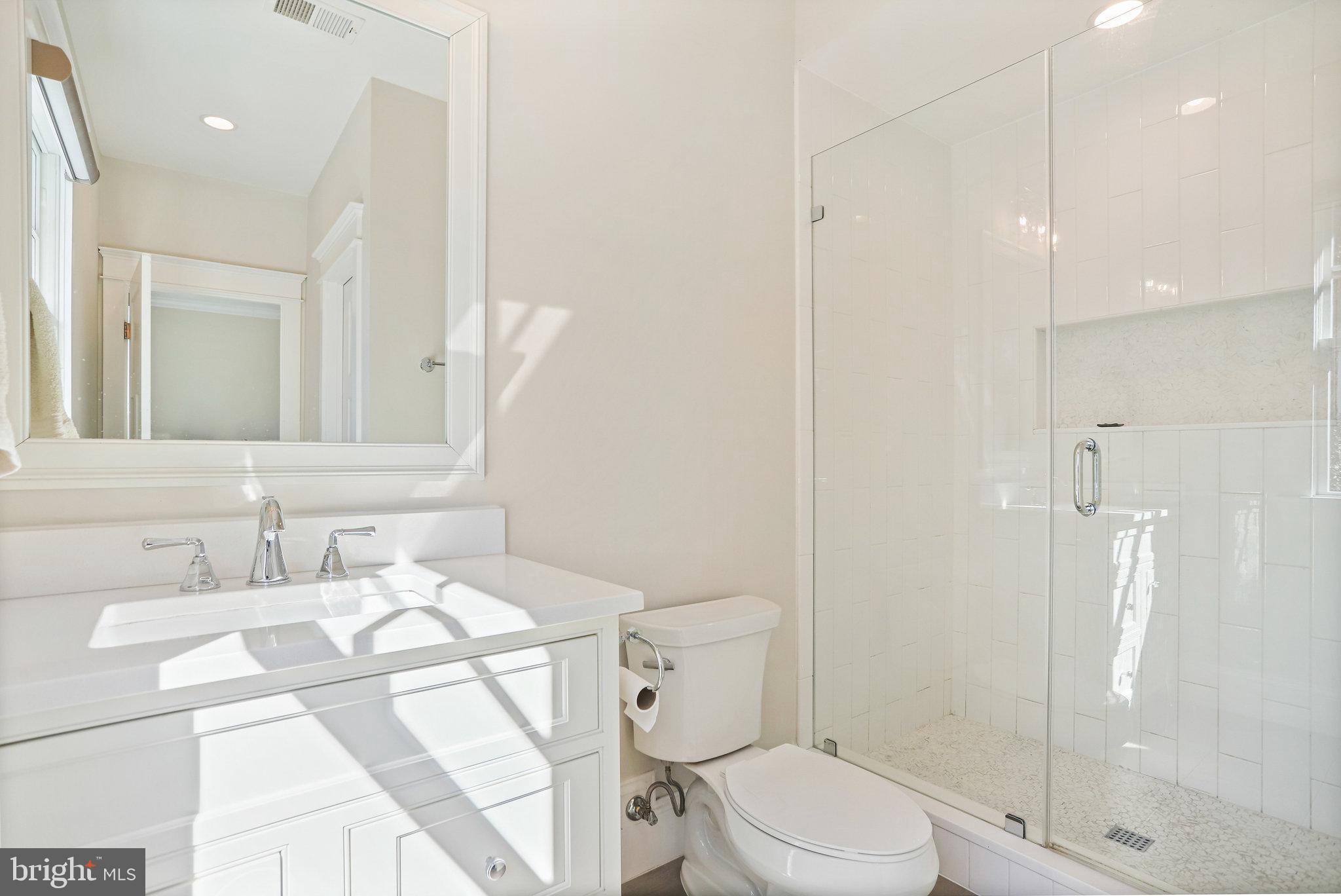 5901 Upton Street McLean, VA 22101 - Photo 31 of 64 with en-suite BA