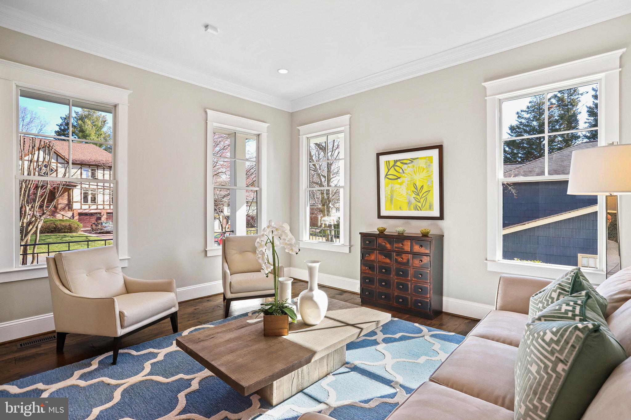 5901 Upton Street McLean, VA 22101 - Photo 5 of 64 Living Room