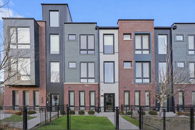 $675,000 | 4232 West Belmont Avenue, Unit 3, Chicago, IL 60641