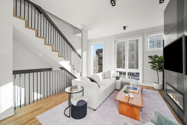 $675,000 | 4232 West Belmont Avenue, Unit 3, Chicago, IL 60641