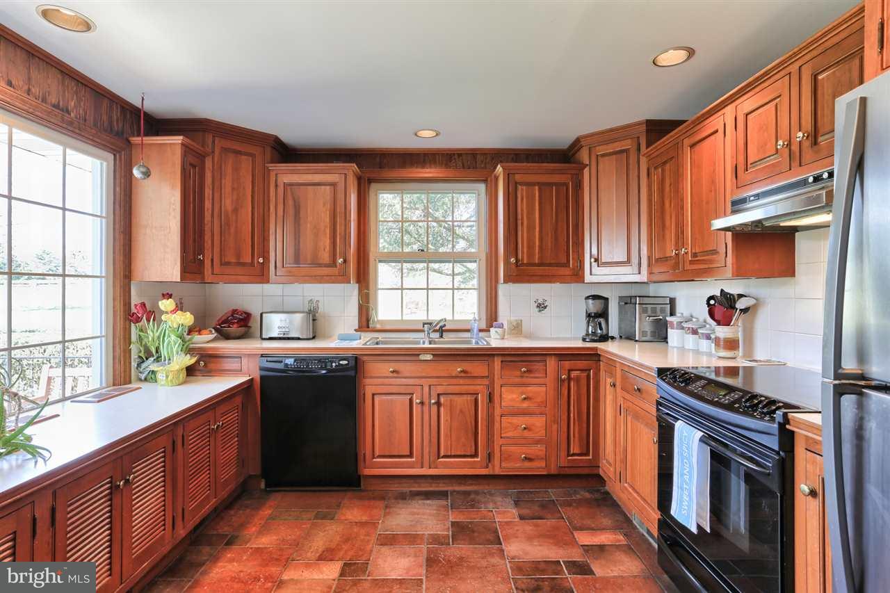 7069 Elizabethtown Road Manheim, PA 17545 - Photo 3 of 25