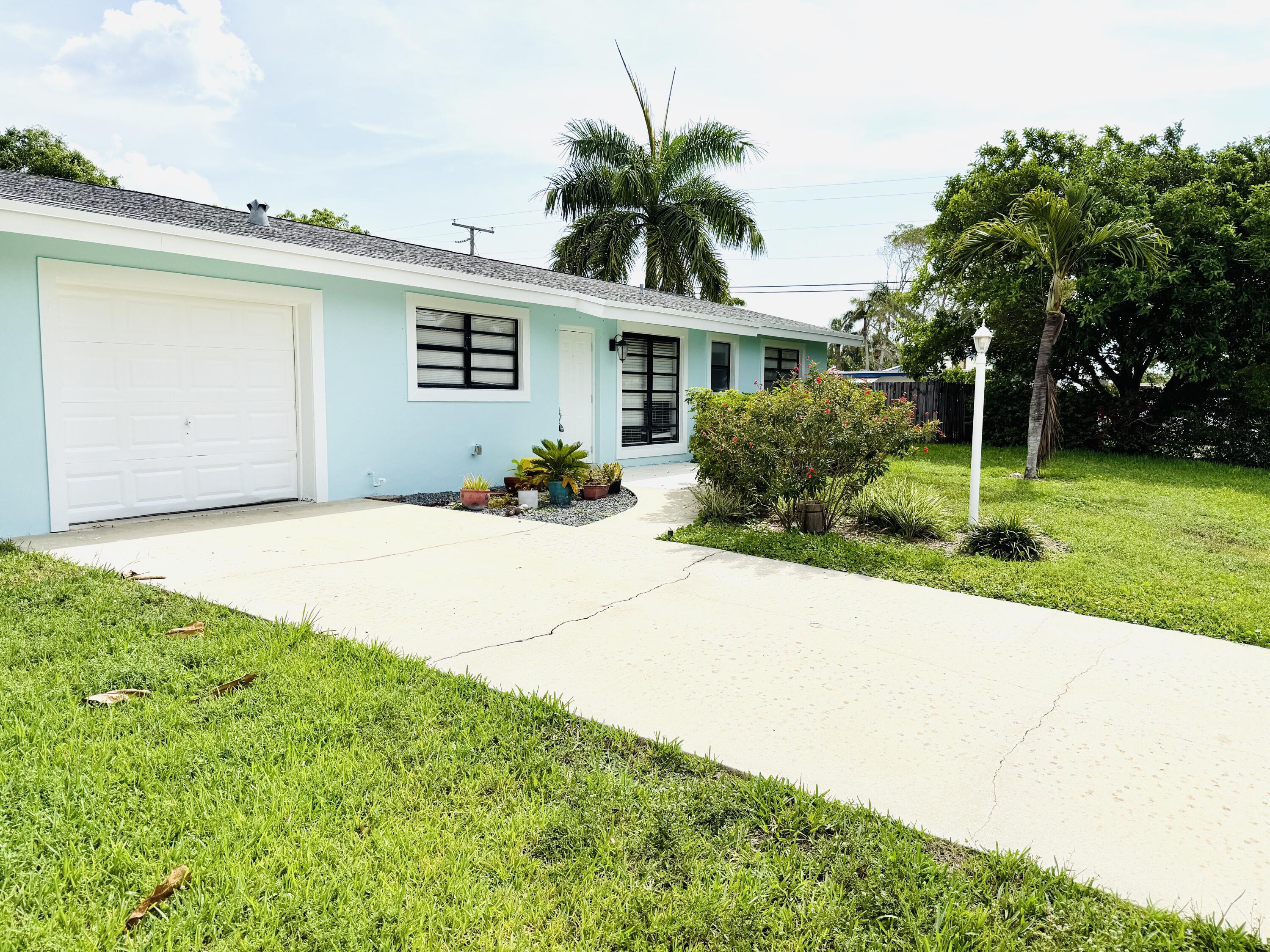 477 Northeast 35th Street Boca Raton, FL 33431 - Photo 2 of 35 Long Driveway