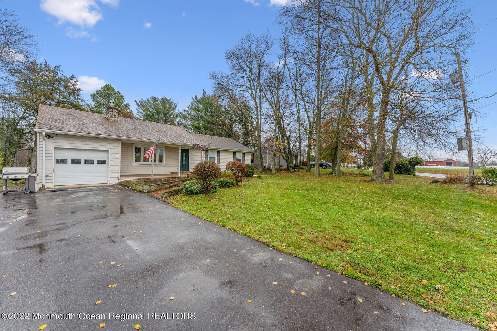 101 West Millstream Road Cream Ridge, NJ 08514 - Photo 3 of 25 0004-03Front Exterior