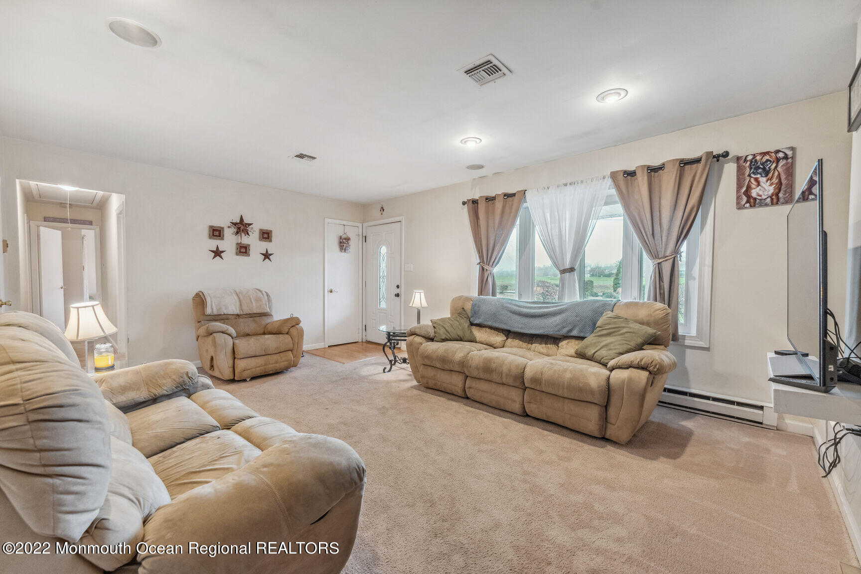 101 West Millstream Road Cream Ridge, NJ 08514 - Photo 4 of 25 0010-09Family Room