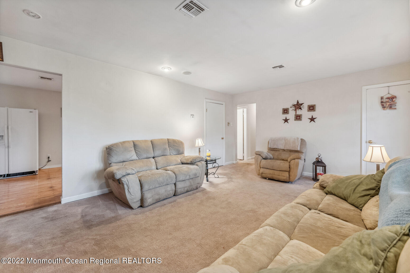 101 West Millstream Road Cream Ridge, NJ 08514 - Photo 5 of 25 0011-10Family Room