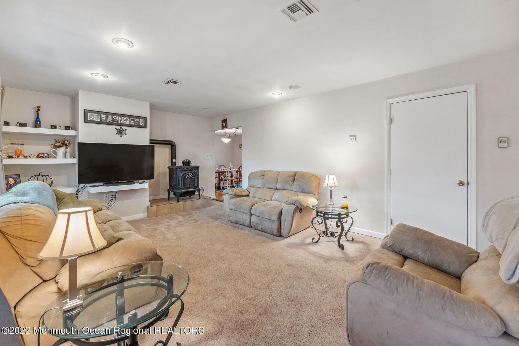 101 West Millstream Road Cream Ridge, NJ 08514 - Photo 6 of 25 0012-11Family Room