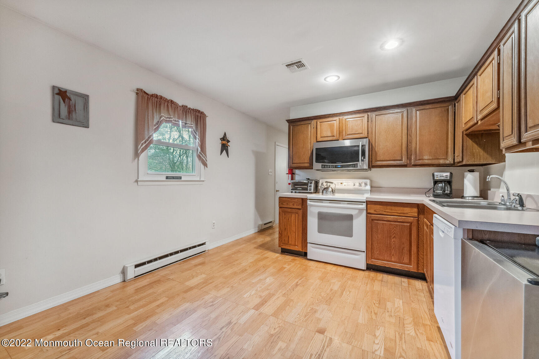101 West Millstream Road Cream Ridge, NJ 08514 - Photo 7 of 25 0005-04Kitchen