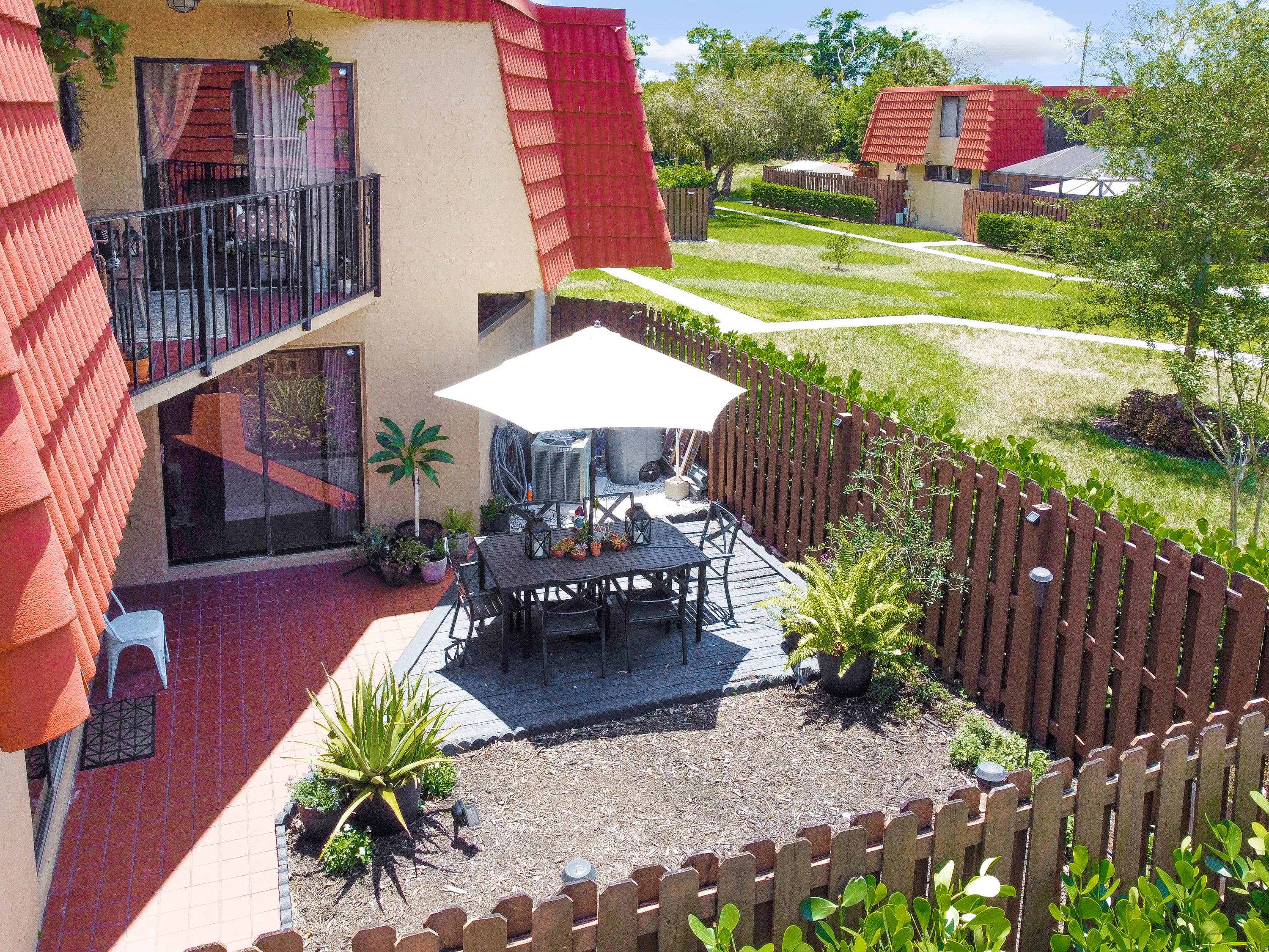 23042 Oxford Place, Unit A Boca Raton, FL 33433 - Photo 3 of 29 0BE8E5D0-154E-4B3C-A0B6-F843F3C1AF50