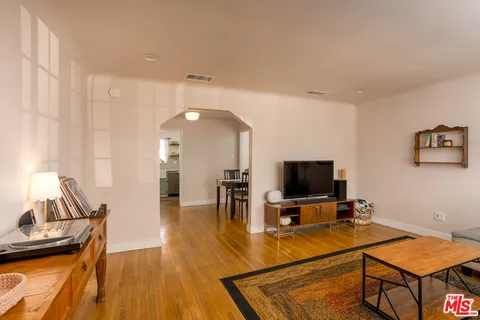 $760,000 | 1515 East Hungerford Street, Long Beach, CA 90805