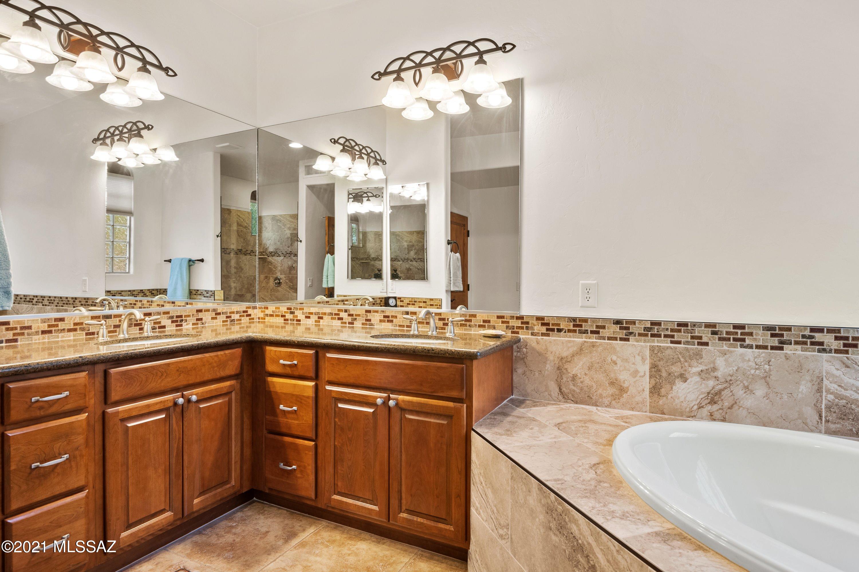 2425 West Oasis Road Oro Valley, AZ 85742 - Photo 20 of 36