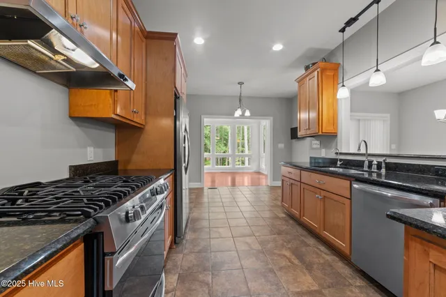 $449,999 | 100 Greenbriar Lane, Washington, NC 27889