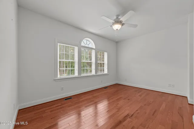 $449,999 | 100 Greenbriar Lane, Washington, NC 27889