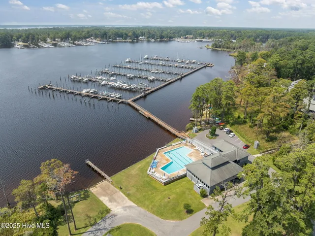 $449,999 | 100 Greenbriar Lane, Washington, NC 27889