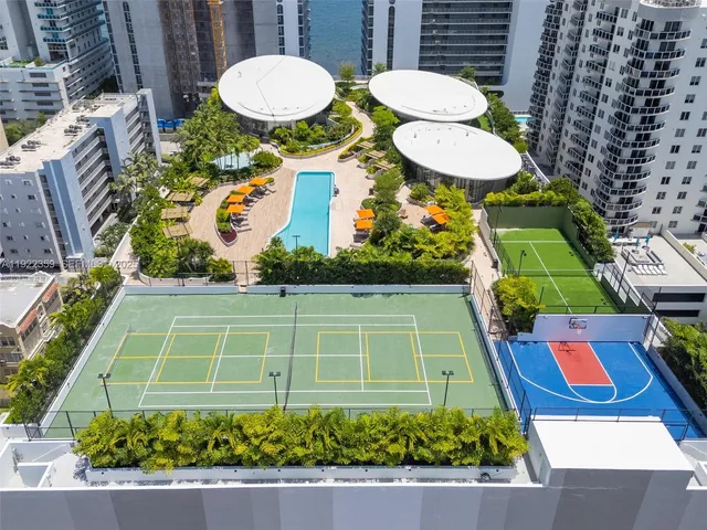 a picture of city view