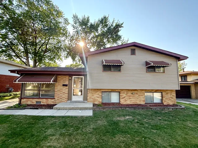 $194,000 | 154 Pamela Drive South, Chicago Heights, IL 60411