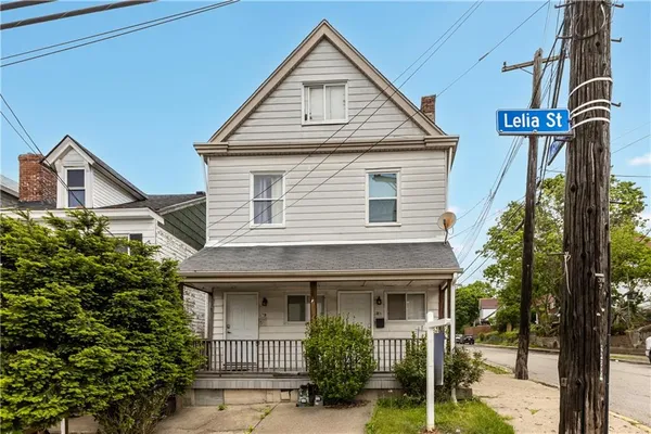 a view of outdoor space yard and front view of a house