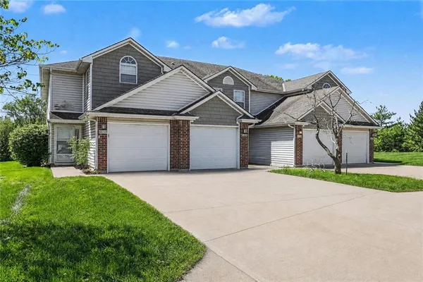 $799,000 | 920-924 Southwest Imperial Lane, Lee's Summit, MO 64064