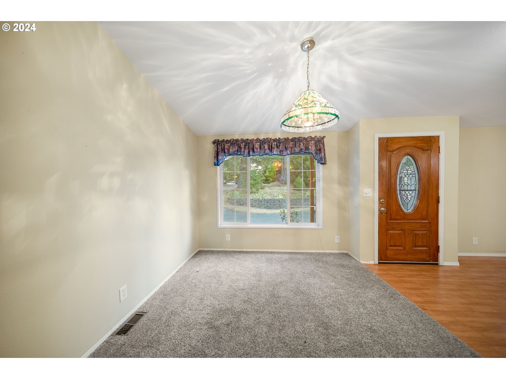 68339 Oceanic Road North Bend, OR 97459 - Photo 11 of 48 Family Room