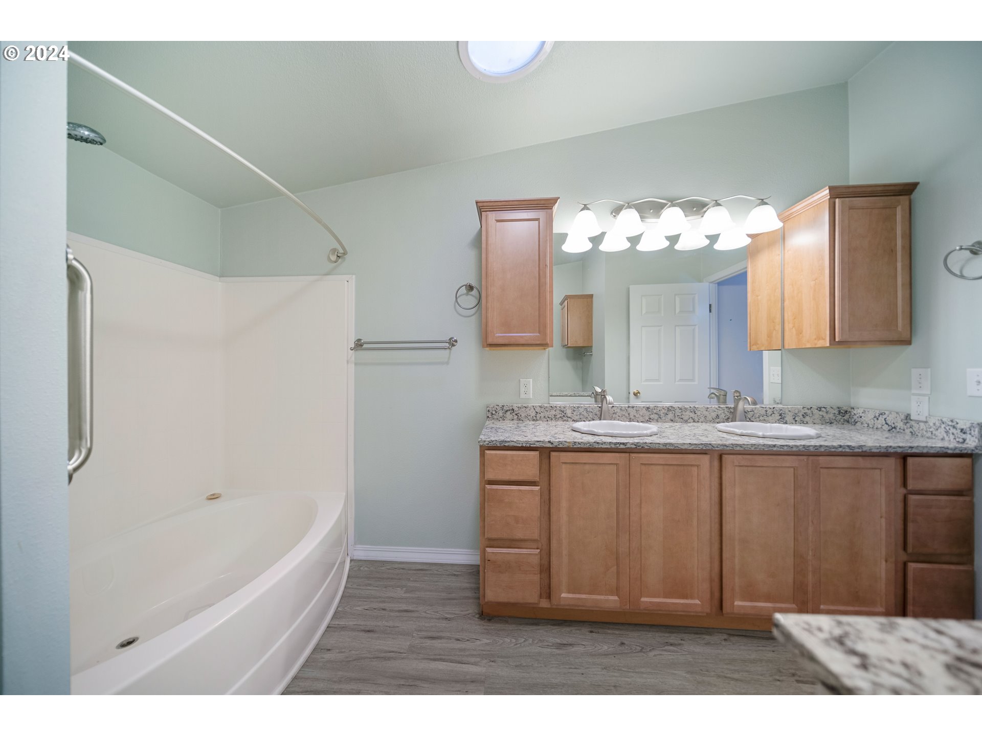 68339 Oceanic Road North Bend, OR 97459 - Photo 19 of 48 Attached Bathroom #1