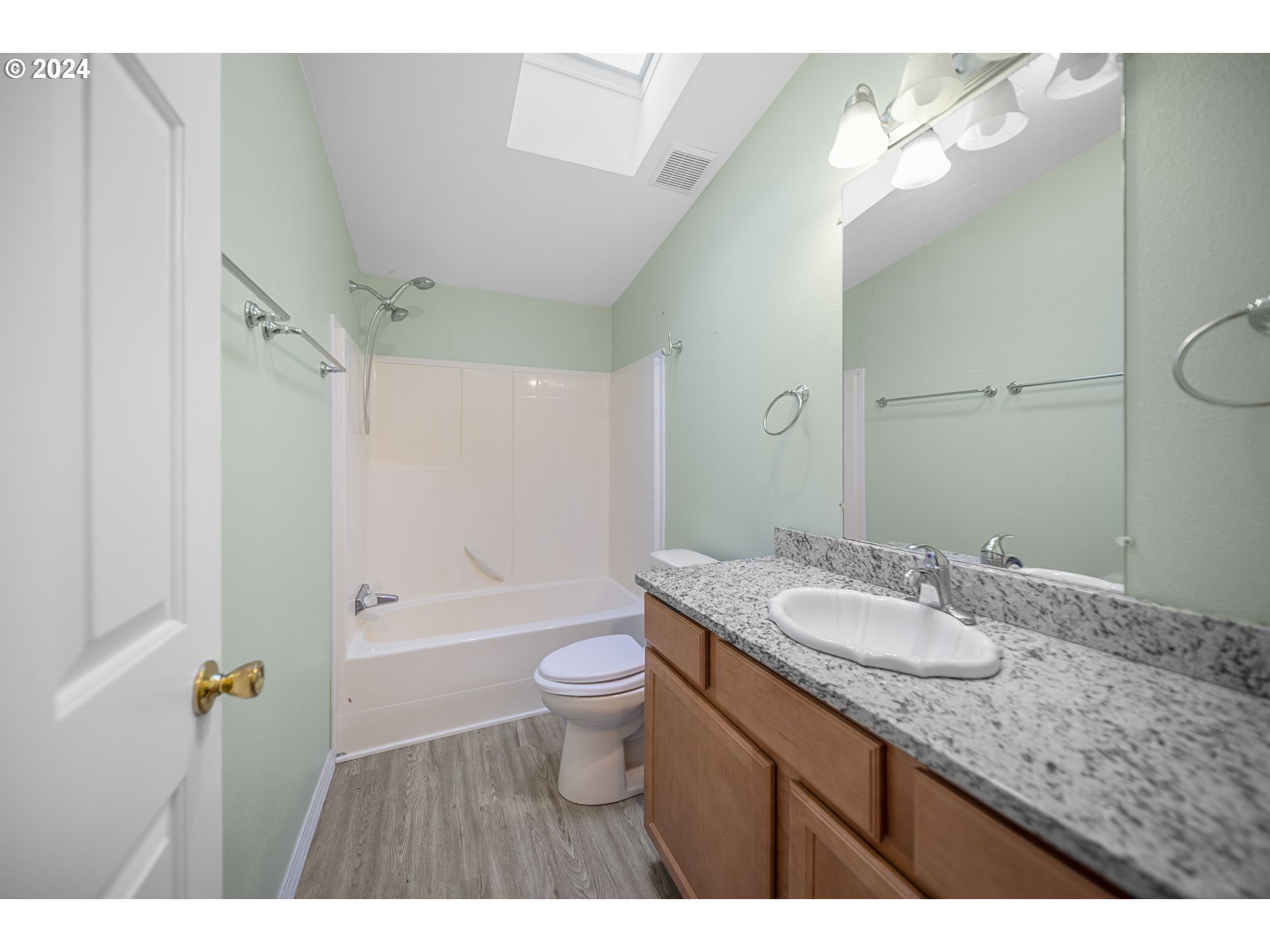 68339 Oceanic Road North Bend, OR 97459 - Photo 23 of 48 Bathroom
