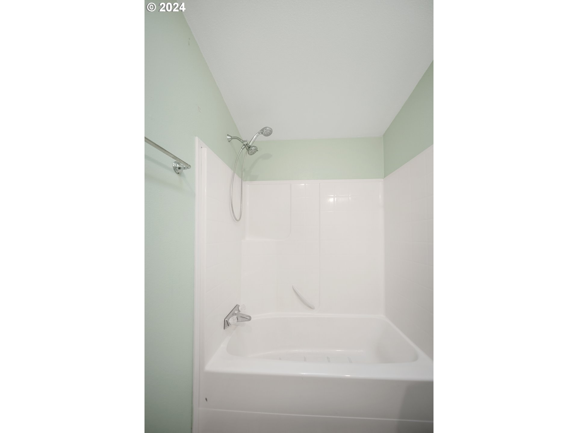 68339 Oceanic Road North Bend, OR 97459 - Photo 25 of 48 Bathroom