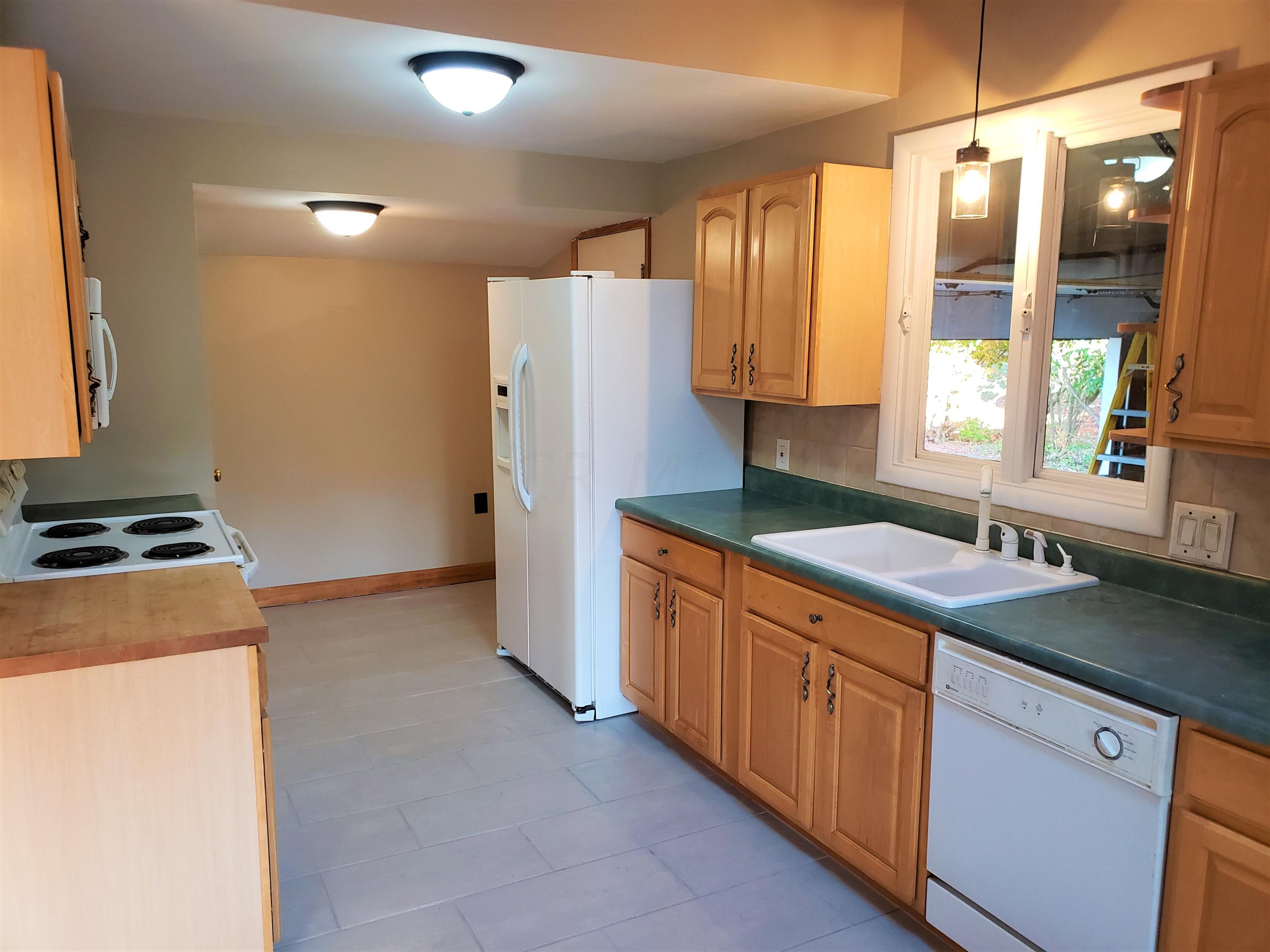 3849 West Henderson Road Columbus, OH 43220 - Photo 2 of 12