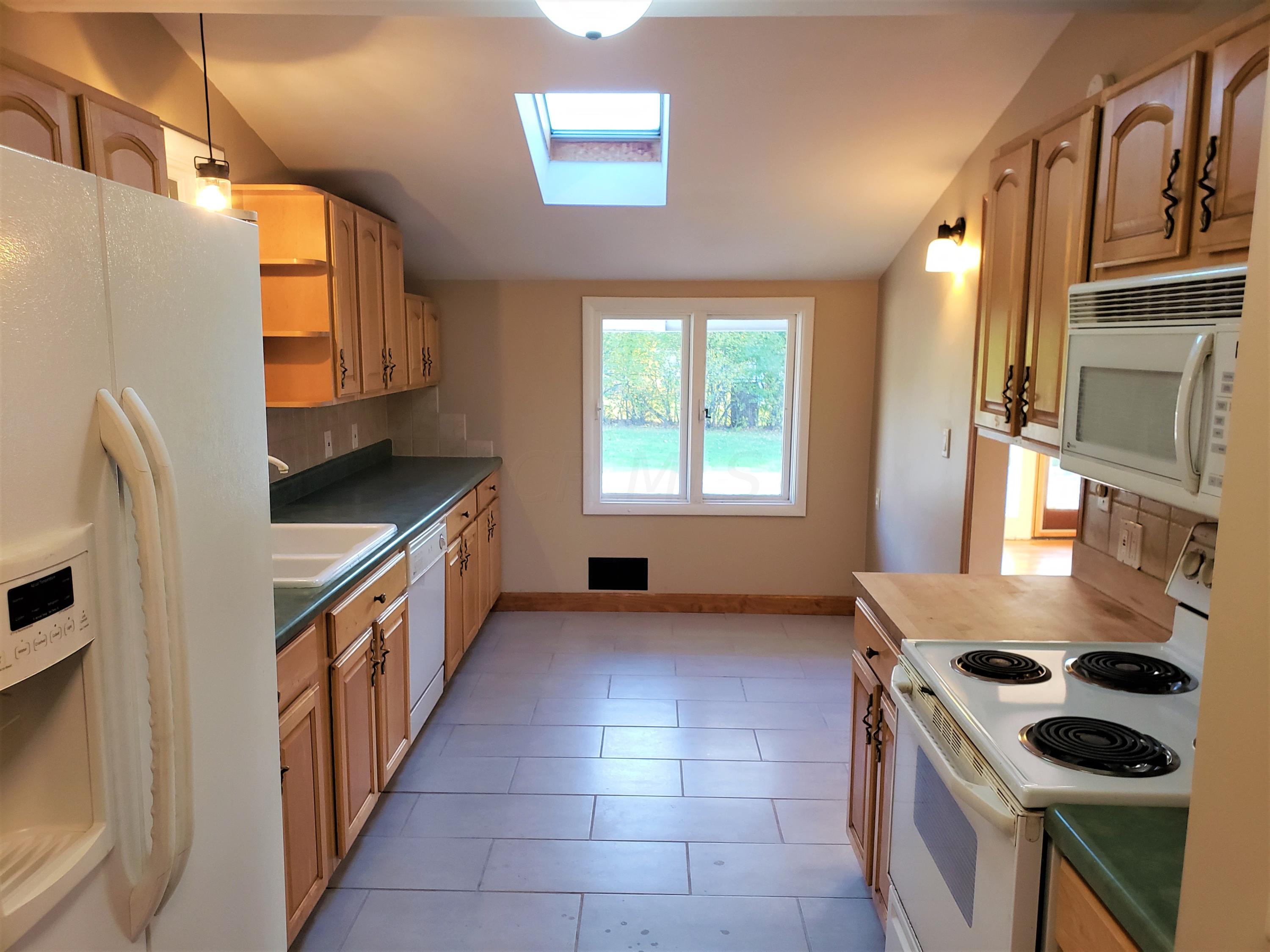 3849 West Henderson Road Columbus, OH 43220 - Photo 3 of 12