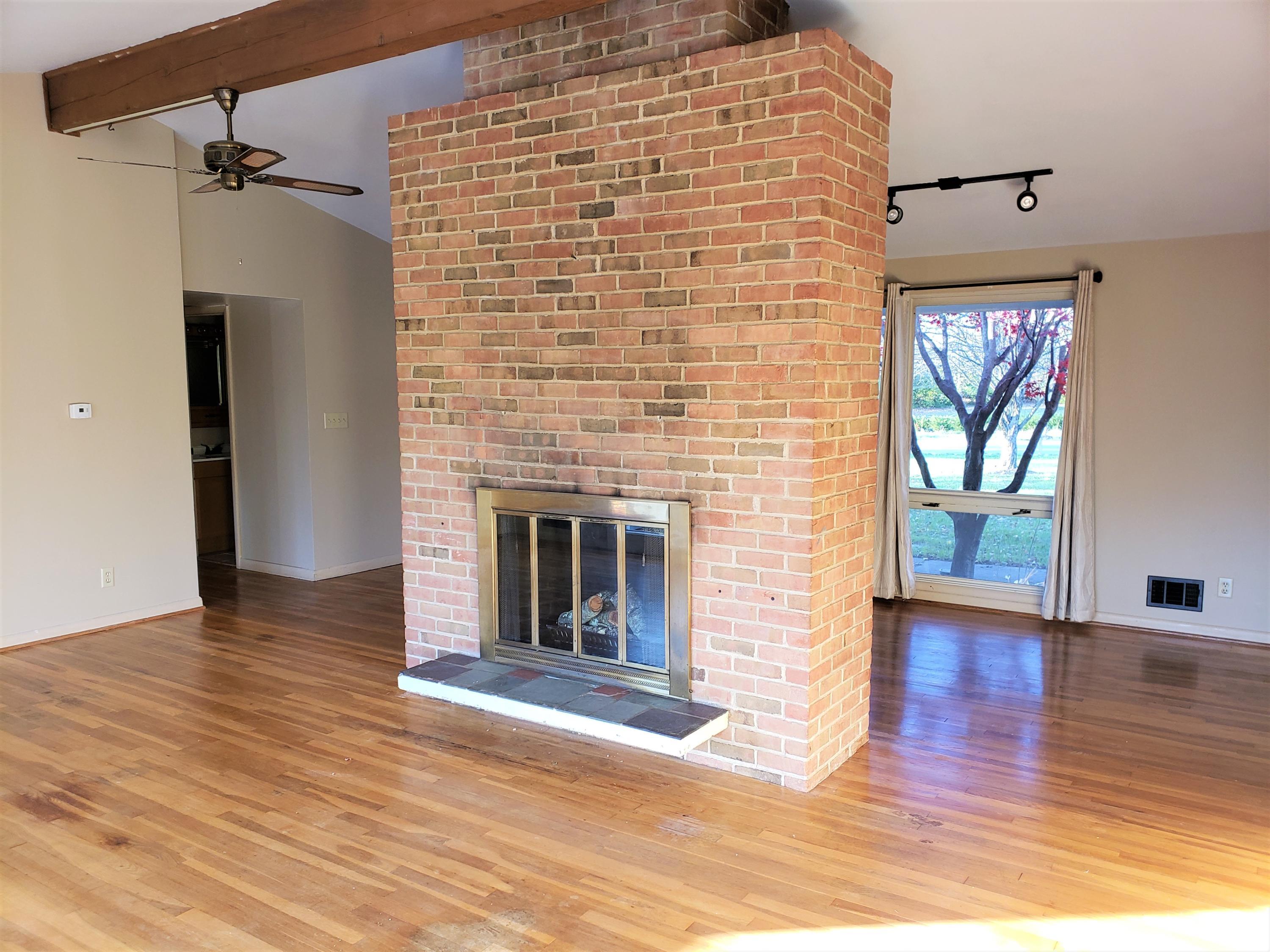 3849 West Henderson Road Columbus, OH 43220 - Photo 5 of 12