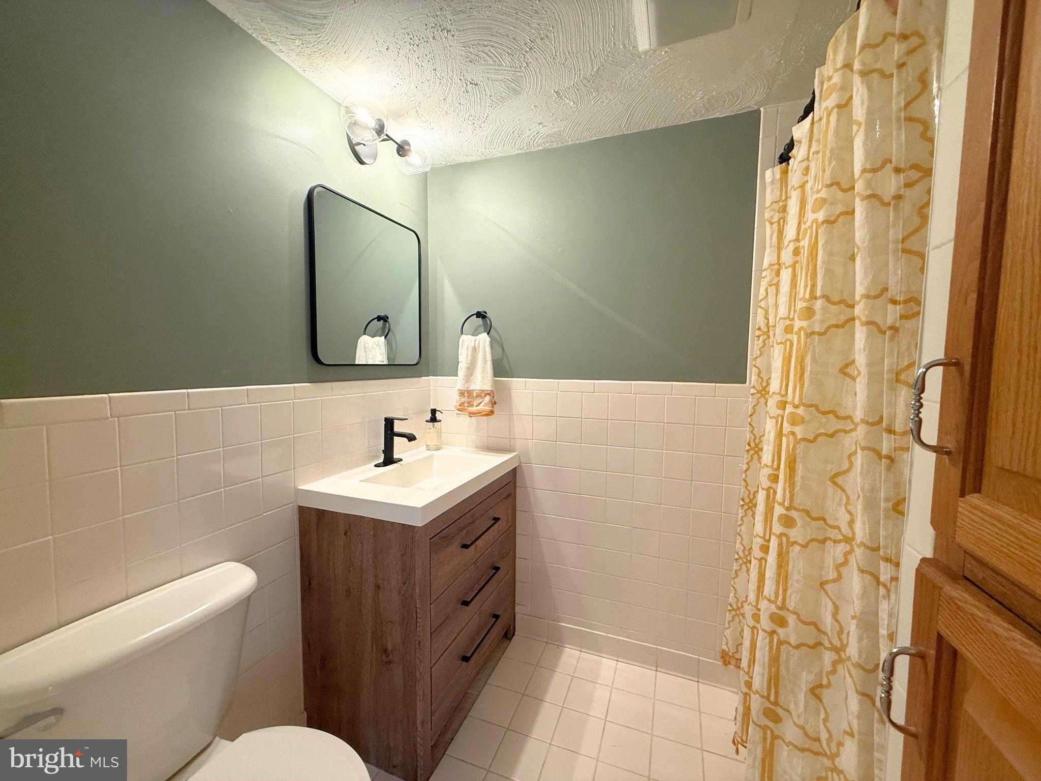736 Hillmeade Road Edgewater, MD 21037 - Photo 13 of 34 Modern bathroom with stylish accents.